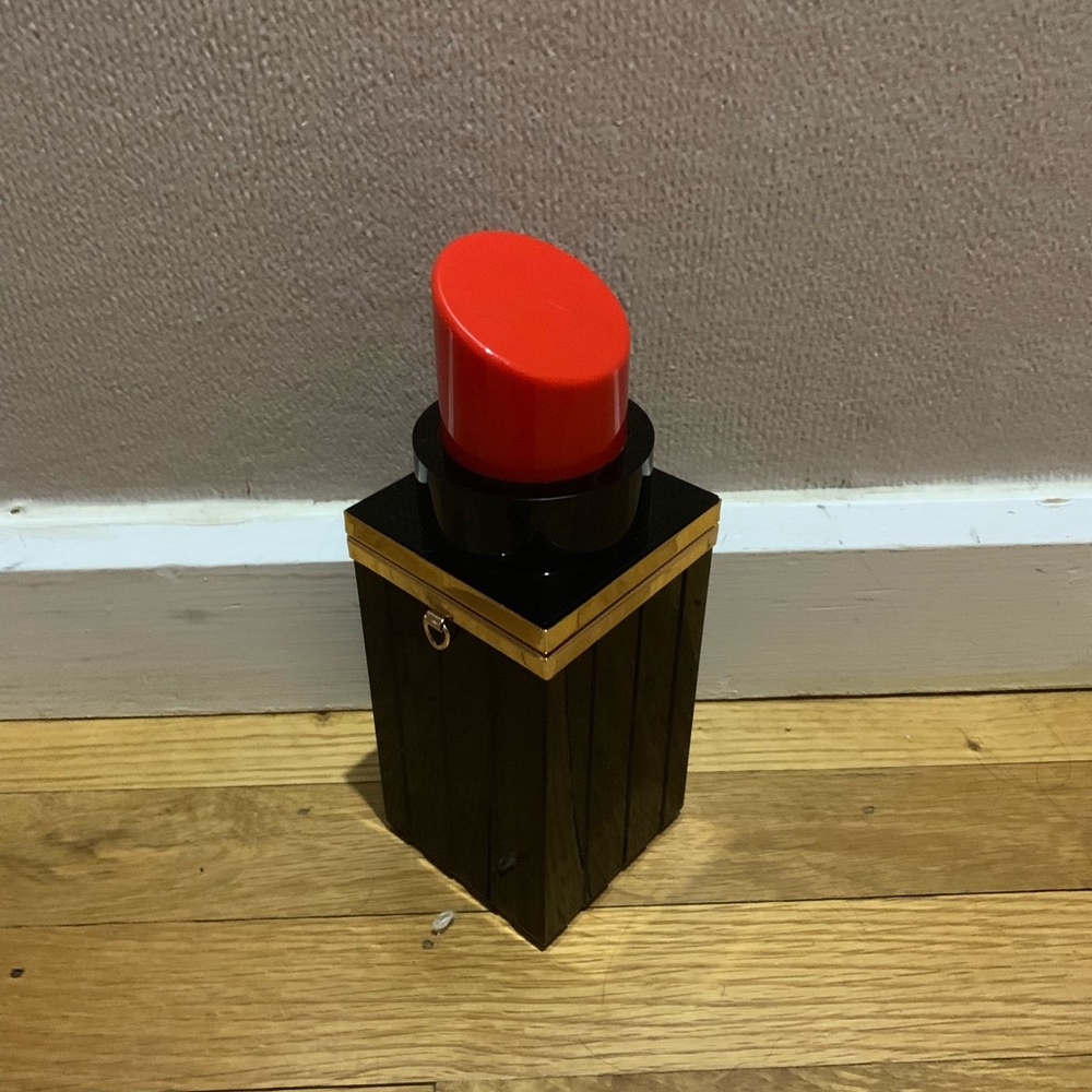 Lipstick purse